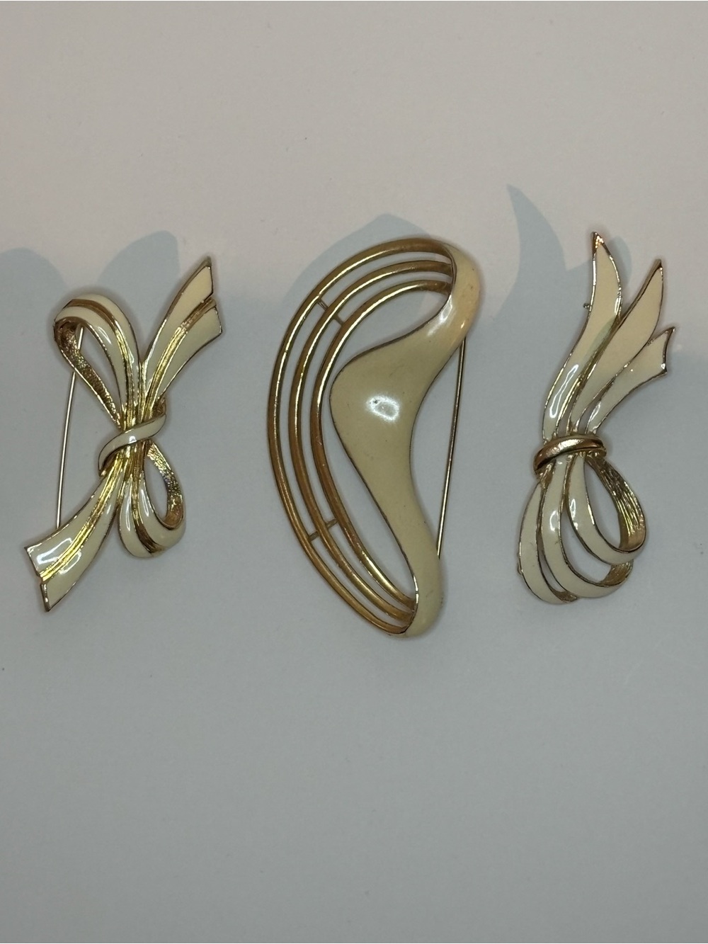 Vintage CM JENT Cream Enamel Gold Tone Brooch Lot Textured Ribbon Bows